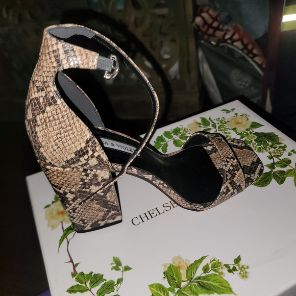 Chelsea Black and Tan Snake Print Heels - Picture 1 of 2
